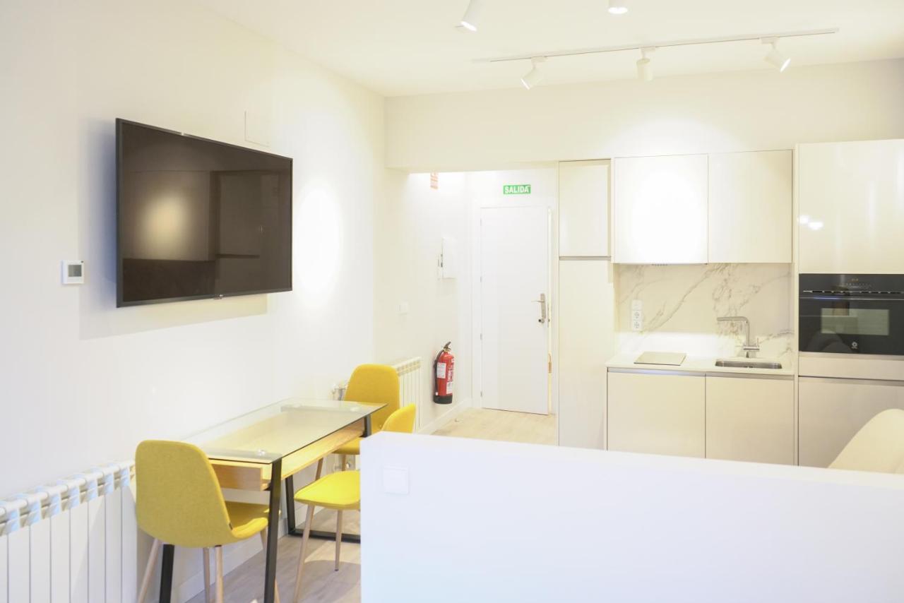 Apartamentos La Flora Burgos Todos Con Aire Acondicionado Y Ascensor Exterior foto
